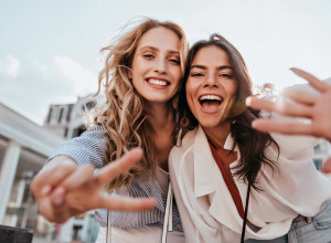 UDATE, RAZVEDENE ILI SOLO DEVOJAKE: Koje žene su najsrećnije i zašto više slobode donosi manje radosti