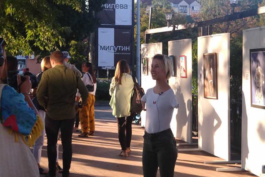 DIRLJIV SNIMAK KOJI JE RASPLAKAO SRBIJU: Video "devojke sa krilima" sa ćerkicom dirnuo ljude pravo u srce! (VIDEO)