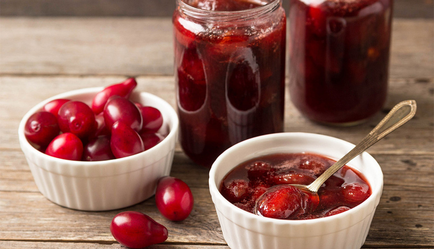 DOMAĆI DŽEM OD DRENJINA: Bez ovoga nema zimnice, a pravi se od svega dva sastojka