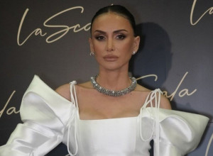 EMINA JAHOVIĆ OPET NA KORAK DO ANOREKSIJE: Ponosno objavila selfi u džemperu koji bukvalno visi sa nje! (FOTO)