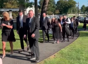 UMESTO ČESTITKI IZJAVILI JOJ SAUČEŠĆE: Mlada je isplanirala svoj najlepši dan i od gostiju je imala samo jedan zahtev, nije ni slutila šta će se desiti(VIDEO)