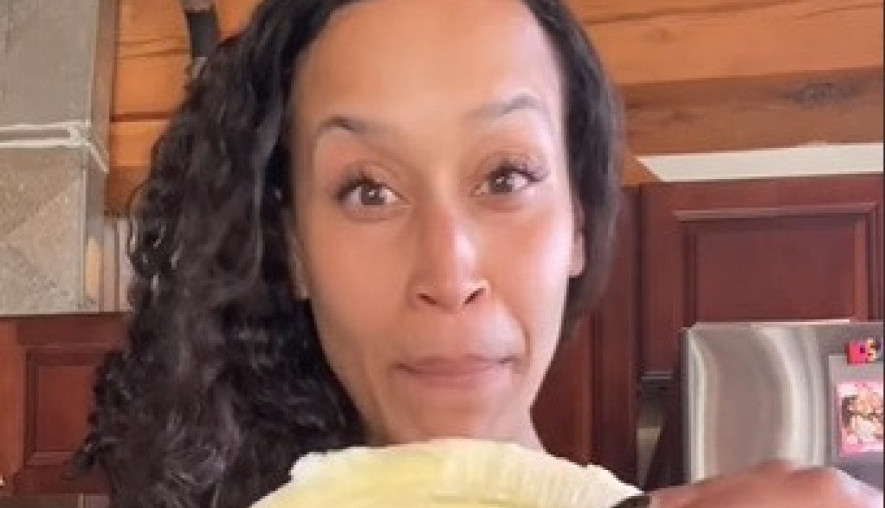 POSLE OVE MASKE NEĆE VAM TREBATI BOTOKS: Jedna namirnica iz kuhinje briše bore s lica očas posla (VIDEO)