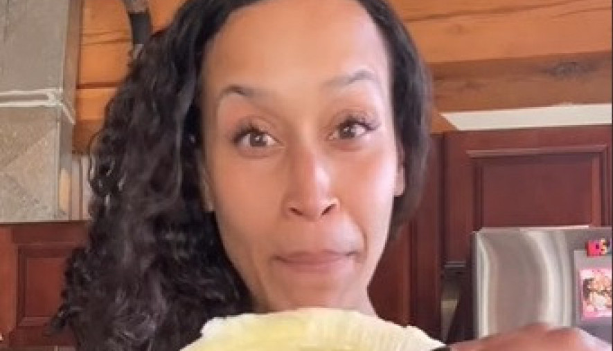 POSLE OVE MASKE NEĆE VAM TREBATI BOTOKS: Jedna namirnica iz kuhinje briše bore s lica očas posla (VIDEO)