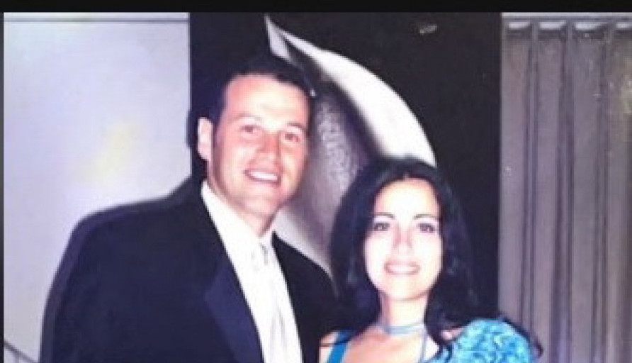 OVA FOTOGRAFIJA KRIJE SNAŽNU PRIČU KOJA JE RASPLAKALA INTERNET: Nakon blistavih osmeha usledile su godine borbe, dve decenije čekali su na ovaj trenutak(VIDEO)