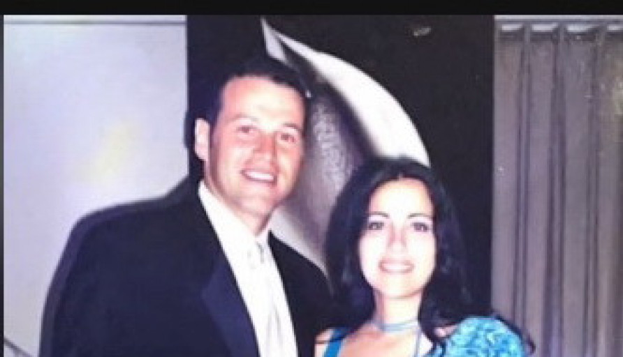 OVA FOTOGRAFIJA KRIJE SNAŽNU PRIČU KOJA JE RASPLAKALA INTERNET: Nakon blistavih osmeha usledile su godine borbe, dve decenije čekali su na ovaj trenutak(VIDEO)