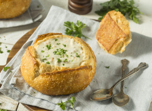 HLEB SA BELIM LUKOM: Pravi se za manje od 15 minuta, a još brže se smaže (FOTO)