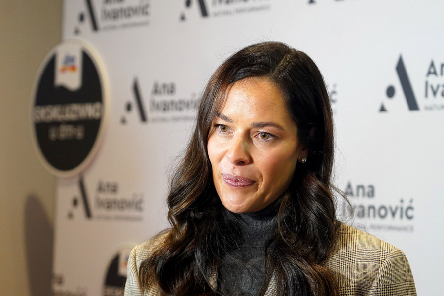 ZBOG OVE ANINE FOTOGRAFIJE SVI GOVORE O NJENOJ DECI: Jednim detaljem lepa Srpkinja zagolicala je maštu javnosti (FOTO)