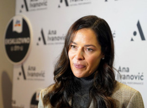 ZBOG OVE ANINE FOTOGRAFIJE SVI GOVORE O NJENOJ DECI: Jednim detaljem lepa Srpkinja zagolicala je maštu javnosti (FOTO)