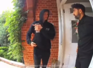 DEČAK JE POZVONIO NA VRATA KOMŠIJE BOGATAŠA: Ono što je zatražio od njega, potpuno je rasplakalo njegovu suprugu (FOTO+VIDEO)