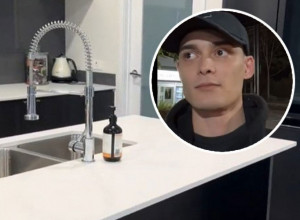 UŠAO JE U KUHINJU SVOJIH RODITELJA I POTPUNO JE UNIŠTIO: Od prvobitnog izgleda nije ostalo ništa, snimak je postao javan i sada svi govore o onome šta je uradio (VIDEO)