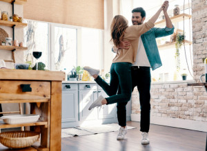 OVO CRVENO VOĆE PRIVLAČI BLAGOSTANJE: Simbol je plodnosti, sreće i prosperiteta ali ga treba držati na dva mesta u kući (FOTO)