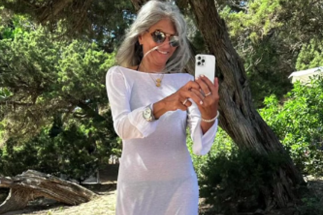 OVA ŽENA IMA 73 GODINE I NE PROPUŠTA LUDE ŽURKE NA IBICI: Njene snimke svi gledaju u neverici, posebno one u bikinijima (VIDEO)