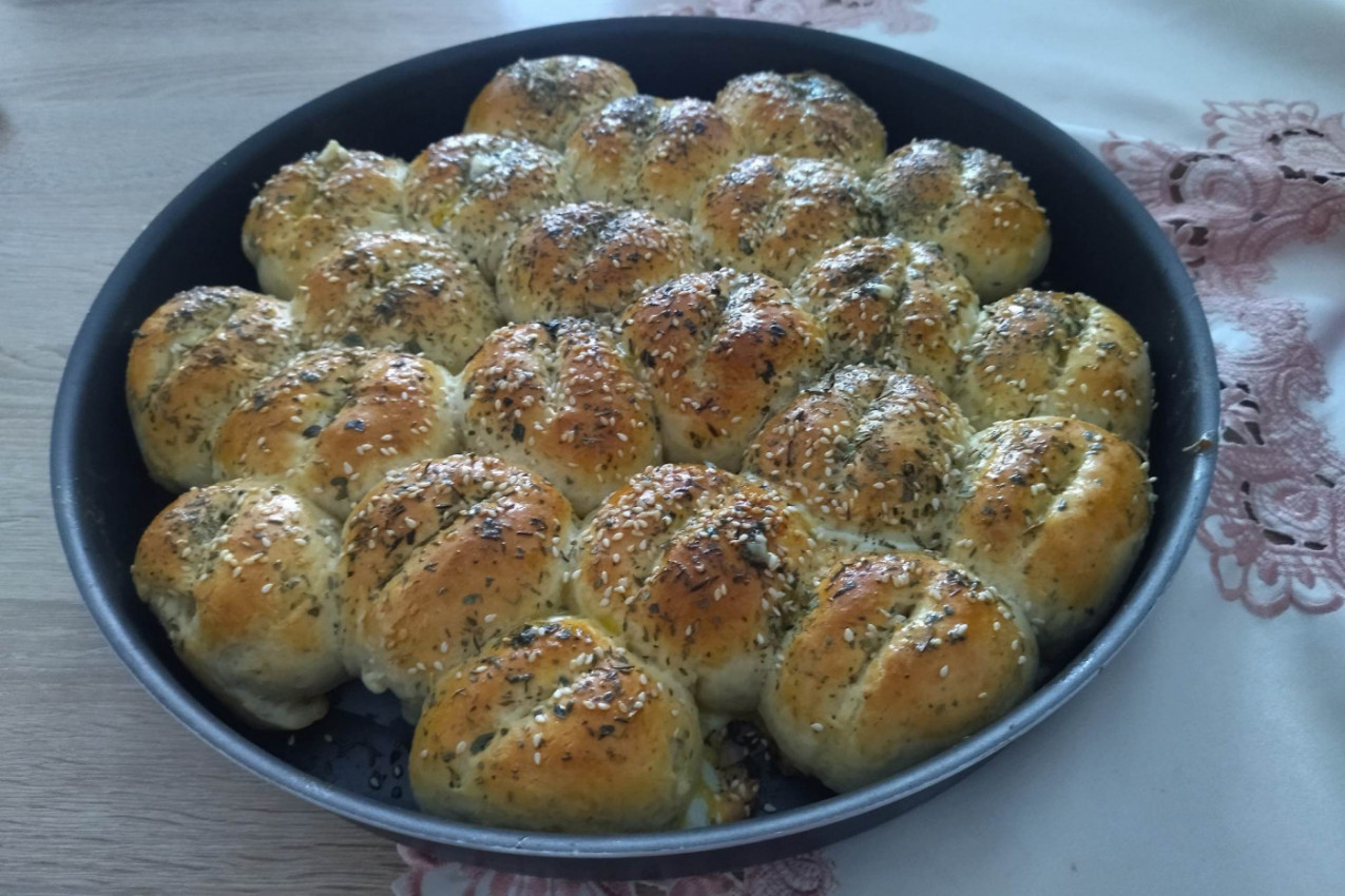 DA LI STE PROBALI OVAKVE VEKNICE? Domaći hlebčići od samo jednog jajeta topiće se u ustima (FOTO)