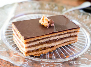 MAĐARICA: Torta koja se topi u ustima, a tajna je u ovim koricama koje se lako prave (FOTO)