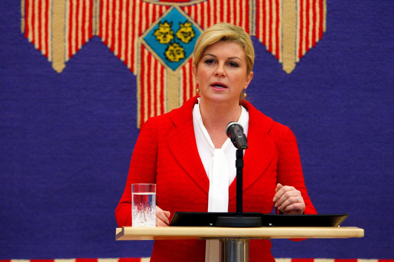 BIVŠA HRVATSKA PREDSEDNICA NEPREPOZNATLJIVA: Ljudi zapanjeno gledaju u Kolindine fotografije i ne veruju šta je to uradila sa sobom! (FOTO)