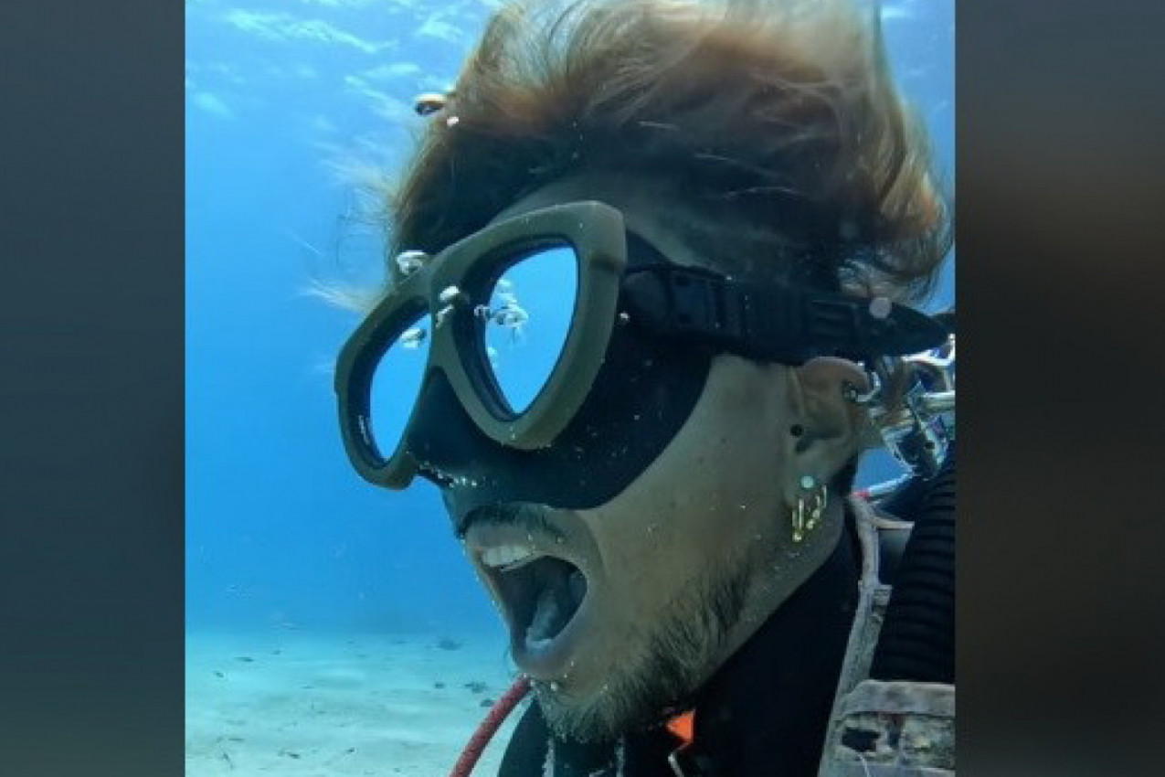 OVAKVOG ZUBARA JOŠ NISTE VIDELI: Najneobičnije čišćenje zuba ronioca koje ste ikad videli! (VIDEO)