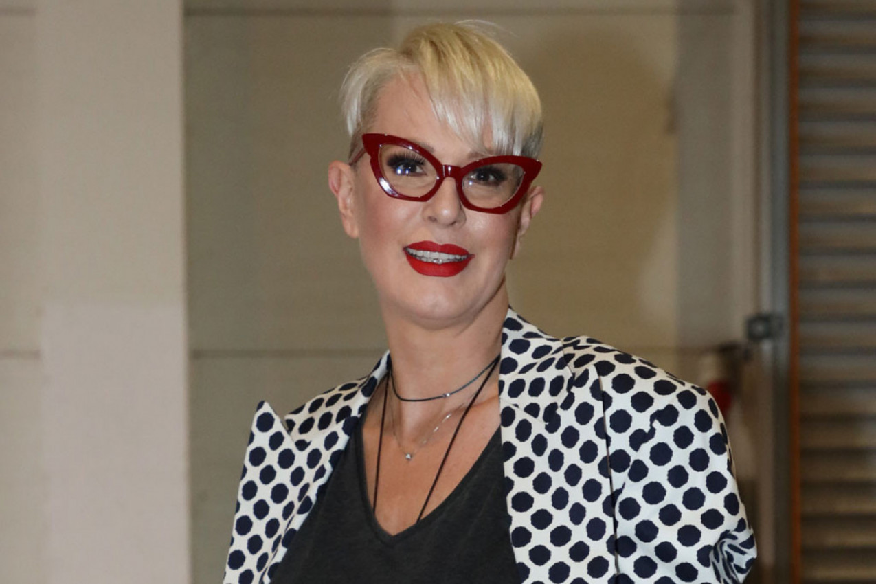 TIJANA DAPČEVIĆ OBJAVILA FOTOGRAFIJE IZ MLADOSTI PA ZAPANJILA PRATIOCE: Dokaz da muzika nije bila njena jedina ljubav, a mnogima nije promakla ni sličnost sa Vukom! (FOTO)