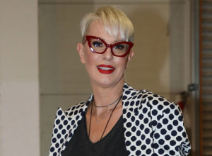 TIJANA DAPČEVIĆ OBJAVILA FOTOGRAFIJE IZ MLADOSTI PA ZAPANJILA PRATIOCE: Dokaz da muzika nije bila njena jedina ljubav, a mnogima nije promakla ni sličnost sa Vukom! (FOTO)