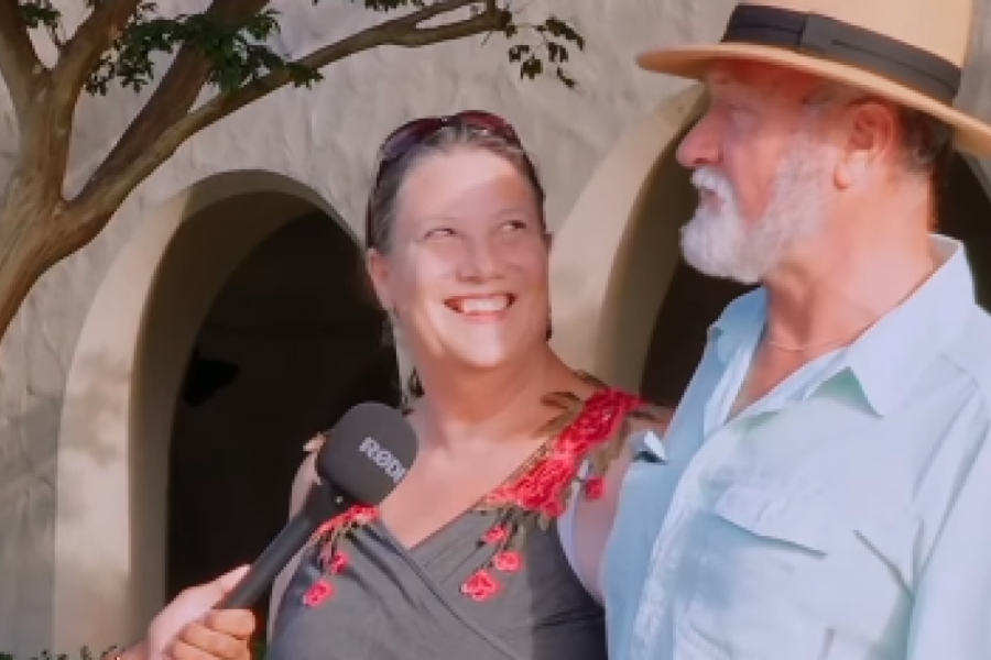 NA ULICI SU SLUČAJNO SRELI PAR KOJI JE U BRAKU 43 GODINE: "U ovome je tajna naše duge ljubavi, imamo jedan nedeljni ritual zbog koga nas mnogi osuđuju, ali ne marimo za to!" (FOTO+VIDEO)