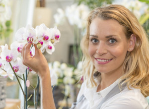 IZAŠLA NA VIDELO SKRIVANA TAJNA CVEĆARA: Zalivajte orhideje ovim napitkom, nećete verovati šta se dešava sa vašim cvećem