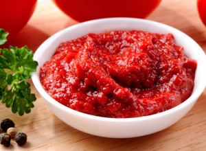 KAKO SE PRAVI DOMAĆI PARADAJZ PIRE: Odličan dodatak svim jelima (FOTO)