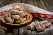 TRADICIONALNI SRPSKI KOLAČI: Bakin recept za salčiće koji se tope u ustima, ukusniji od francuskih kroasana