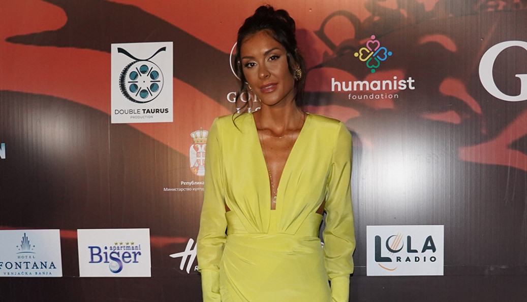 DRAGANA MIĆALOVIĆ U ODEVNOJ KOMBINACIJI OD KOJE ZASTAJE DAH: Odmah je reagovala i Sloboda, evo šta joj je poručila (FOTO+VIDEO)