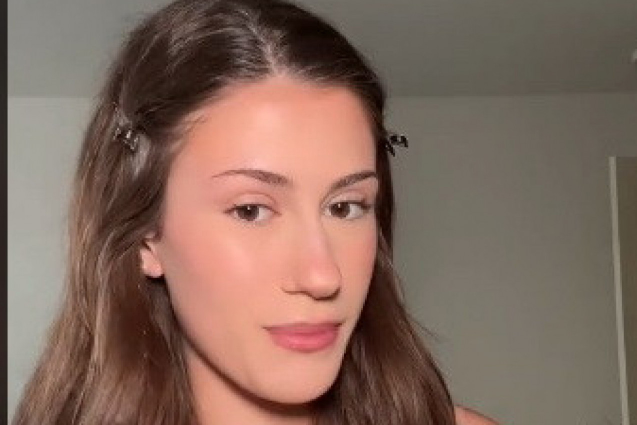 ZASIJAJTE ZA PET MINUTA: Poznata influenserka otkila savete za šminkanje koje mogu naučiti čak i početnice (VIDEO)