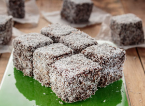 KAKO DA NAPRAVITE NAJSOČNIJI PRELIV ZA ČUPAVCE: Trik je u dva sastojka, kolač će biti lepši od onog iz poslastičarnice (FOTO)