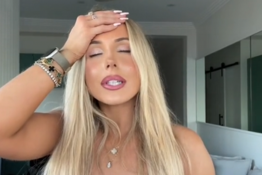 "BUKVALNO MI JE DOŠLO DA PROPADNEM U ZEMLJU OD SRAMOTE": Ema je doživela neprijatnost u avionu, putnici nisu mogli da skrenu pogled sa njenih bujnih grudi! (FOTO+VIDEO)