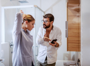 SAZNAO JE DA GA ŽENA VARA, A ONDA JE VIDEO LJUBAVNIKA: Sve mu se srušilo u trenu kada je otkrio sa kim ga je zamenila (FOTO)