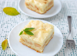 ISTOPIĆETE SE KOLIKO JE UKUSAN OVAJ KOLAČ: Izdašan desert sa pudingom i jabukama koji ćete uvek praviti!