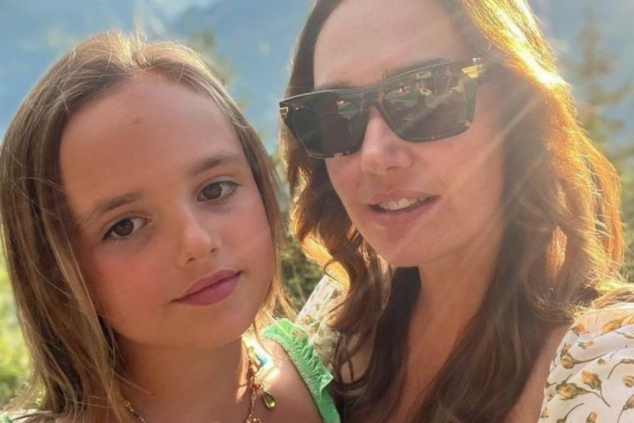 „VISOKE ŠTIKLE NISU ZA DECU KAKO HODA U TOME“: Tamara Eklston na udaru žestokih kritika zbog izbora obuće ćerke Sofije, komentari se samo nižu (FOTO)