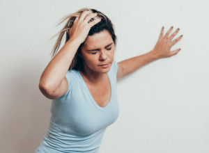 DA LI VAM SE VRTI U GLAVI KADA NAGLO USTANETE: Dr Đurašek objašnjava zašto do ovoga dolazi i u kojim situacijama treba hitno da se javite lekaru!