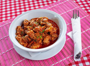 ORIGINALNI KAFANSKI RECEPT ZA LESKOVAČKU MUĆKALICU: Južnjački specijalitet koji ćete u slast pojesti (FOTO)