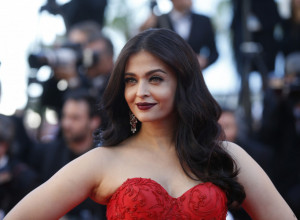 KO JE NAJLEPŠA ŽENA SVETA UPLETENA U BROJNE PREVARE I MALVERZACIJE: Kontroverzan život lepotice iz Indije (FOTO)