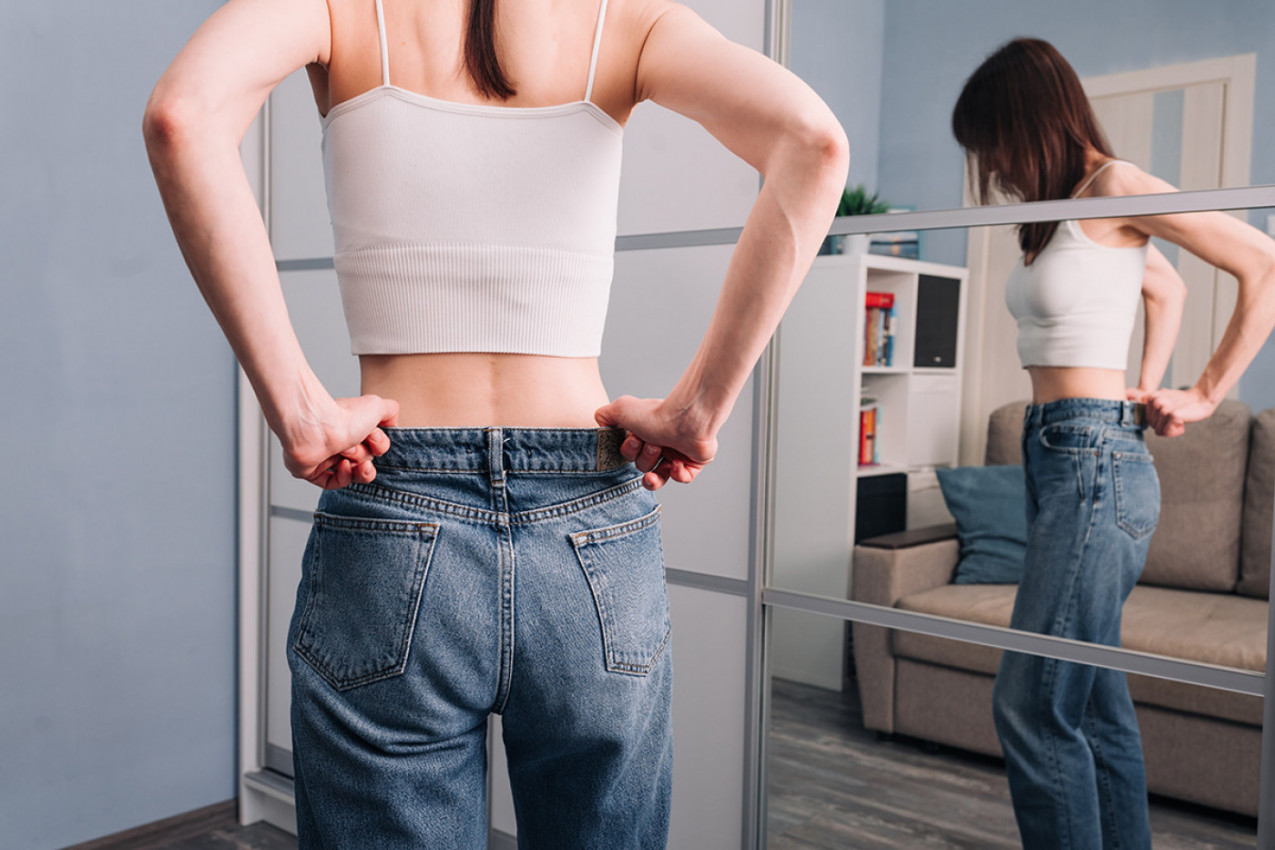 ŽELELA JE DA SMRŠA PA JE OPERISALA ŽELUDAC: "Zbog komplikacija sada izgledam kao kostur i oblačim se na dečjem odeljenju!" (FOTO)