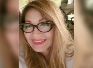 KAKVE NOGE DANA IMA: Poznata glumica na pragu osme decenije oduzima dah, da li je realno da ovako dobro izgleda! (FOTO)