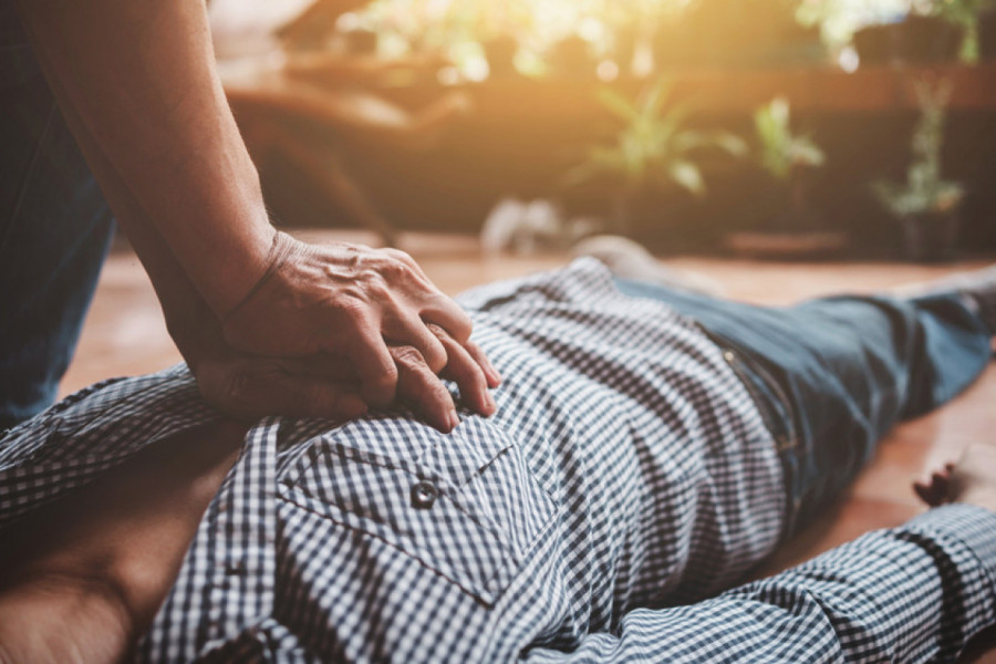 EVO ŠTA DA RADITE UKOLIKO OSOBA PORED VAS DOŽIVI SRČANI ZASTOJ I PADNE U NESVEST: "Najgora stvar koju možete učiniti u ovom situacijama je da ne radite ništa!"