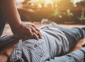 EVO ŠTA DA RADITE UKOLIKO OSOBA PORED VAS DOŽIVI SRČANI ZASTOJ I PADNE U NESVEST: "Najgora stvar koju možete učiniti u ovom situacijama je da ne radite ništa!"