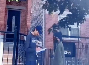 IZAŠAO JE NA KAPIJU DA PRIMI PAKET, A NIJE NI SLUTIO KO SE KRIJE IZA MASKE: Zbog onoga što je uradio razbesneo je javnost, video se munjevito širi internetom (VIDEO)