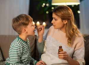 KAD JE KAŠALJ KOD DECE RAZLOG ZA BRIGU? Pedijatar otkriva da li su čajevi dovoljni i na koji narodni lek bi roditelji trebalo da zaborave (FOTO)