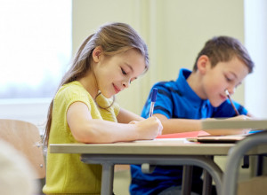 EVO ŠTA NAJVIŠE MUČI OSNOVCE OVIH DANA: Jesen u sastavima glavobolja za decu, ali i nastavnike (FOTO)