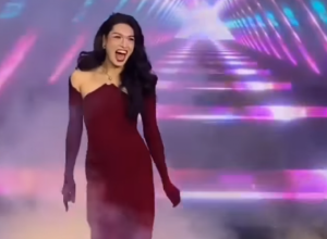 MISICA JE IZAŠLA NA SCENU, A ONDA JE USLEDIO NEZAPAMĆENI SKANDAL: Ljudi nisu mogli da veruju šta gledaju, nagradili su je aplauzom! (FOTO+VIDEO)