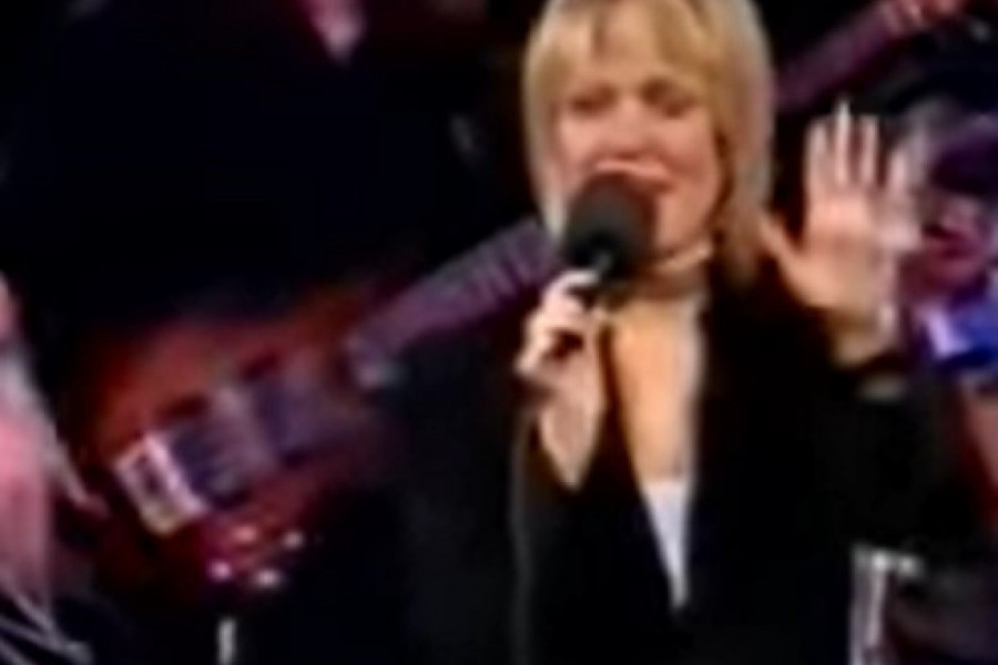 DA LI SE SEĆATE VODITELJKE ALEKSANDRE TOKOVIĆ? Vodila je čuveni 3K dur, a njen otac otpevao je pesmu koju Srbi obožavaju (FOTO)