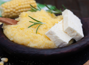 KAKO NAPRAVITI PALENTU BEZ GRUDVICA: Tradicionalno jelo na kojima su odrastale naše bake (FOTO)