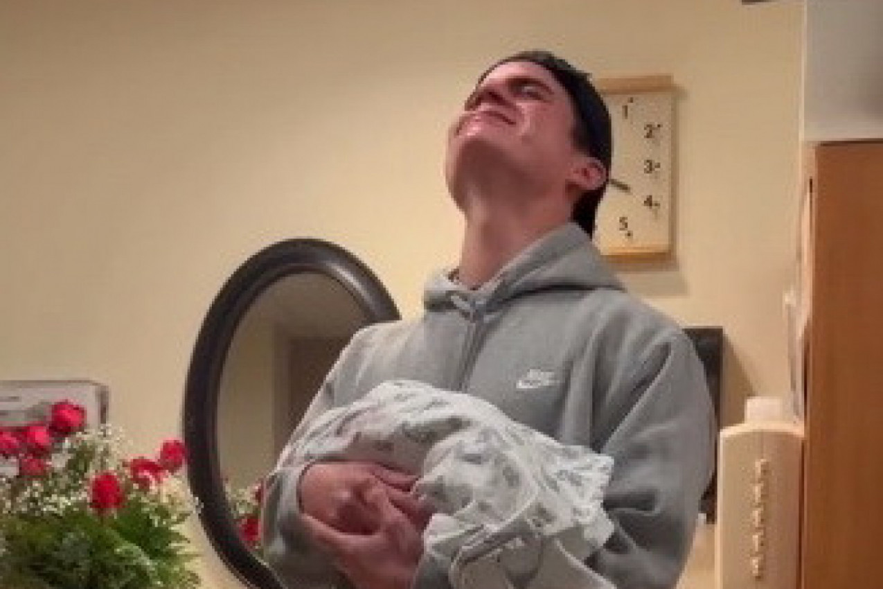 TEK JE UPOZNAO SVOG NEĆAKA, A VEĆ JE USLEDILO VAŽNO SAZNANJE: Iznenađenje koje su mu priredili brat i snajka rasplakalo je mladog momka!