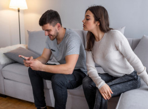 PREVARILA JE MUŽA SA KOLEGOM, A ONDA SE U SVE UMEŠALA I NJEGOVA ŽENA: Posle dve godine usledila je drama kakvu nije ni naslutila (FOTO)