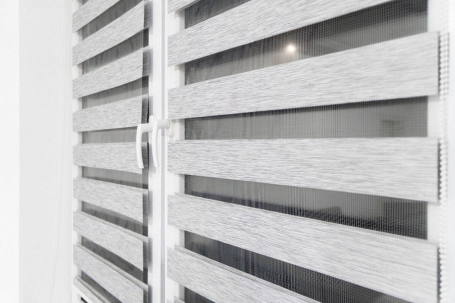 KAKO OPRATI TRAKASTE ZAVESE: Jednan način posebno izbegavajte ma šta vam savetovali (FOTO)