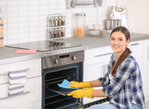 NAJLAKŠI NAČIN DA OČISTITE REŠETKU IZ RERNE, I TO BEZ RIBANJA: Potrebno vam je samo jedno jeftino sredstvo koje sigurno već imate u kuhinji